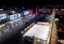 На площади заработал каток (фото)