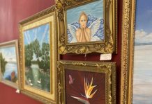 В Харьковской филармонии развесили картины