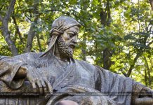 В Харькове открыли первый в Украине памятник поэту Низами Гянджеви